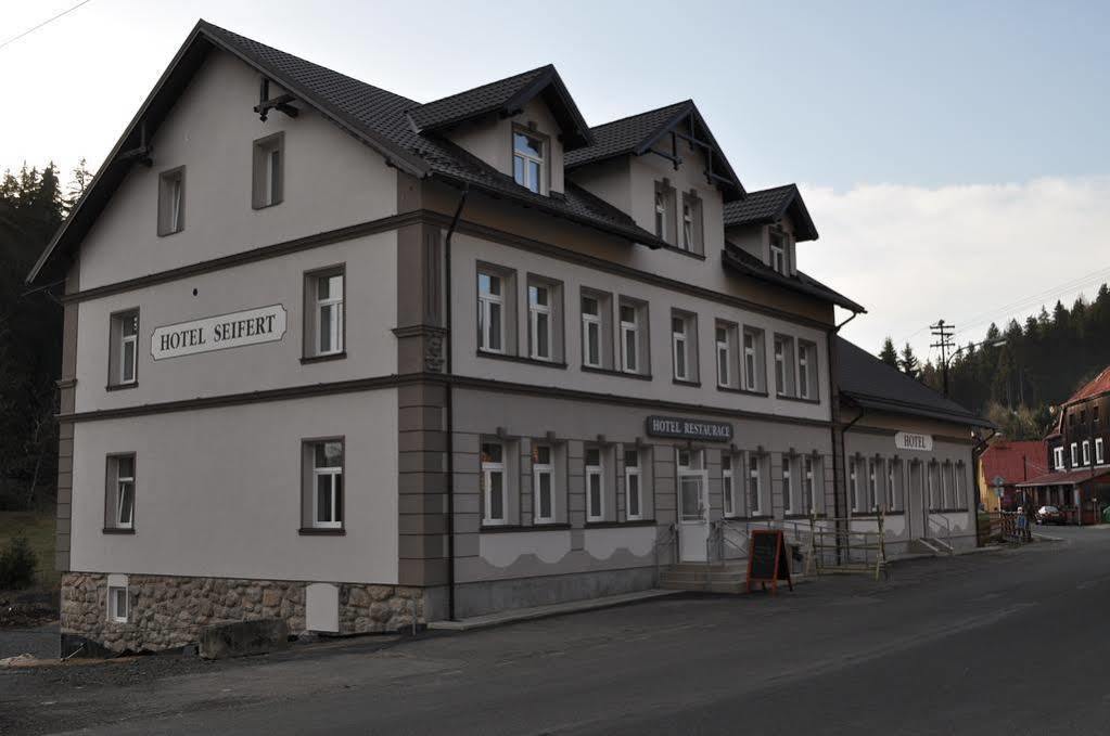 Hotel Seifert Nové Hamry Esterno foto